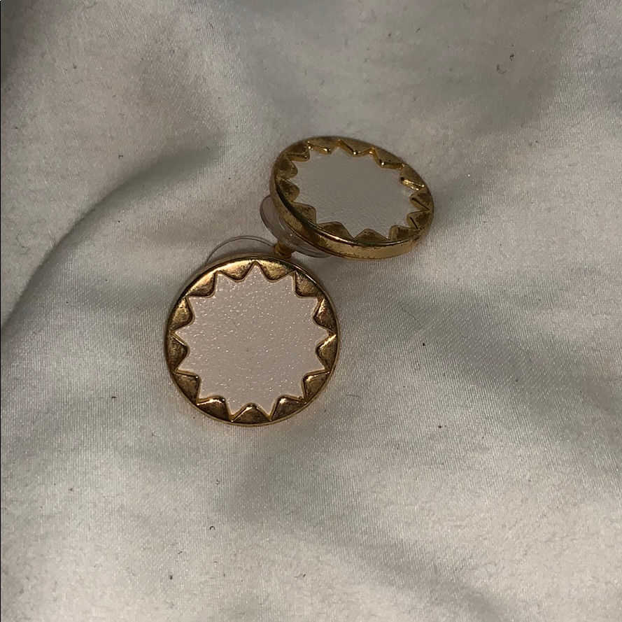 White House Of Harlow Sunburst Earrings 15$